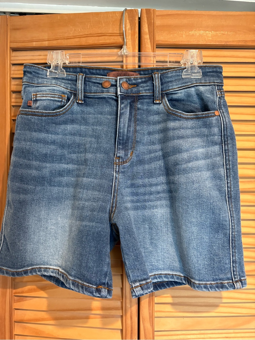 Judy Blue Womens Classic Blue Denim Shorts 5” inseam summer Jean Medium Wash